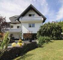 Sofort wohlfühlen: 7-Zi.-EFH mit Weitblick ins Grüne in Schlangenbad-Wambach