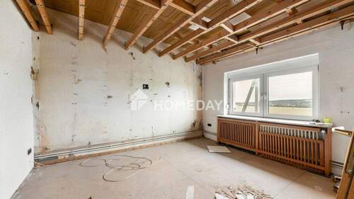 1. OG Schlafzimmer 1 - 