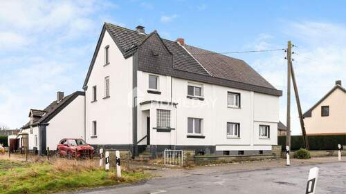 Außenansicht 3 - Charmante Doppelhaushälfte mit ELW auf großzügigem Grundstück - vielfältige Gestaltungsmöglichkeiten