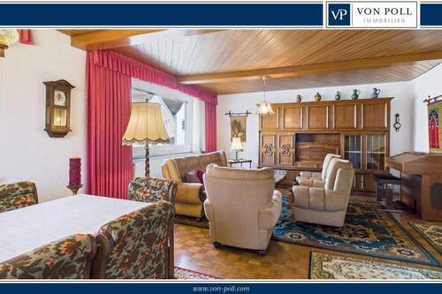 Titelbild - Solides Wohnhaus mit Nebengebäuden, Innenhof und Ausbaupotenzial