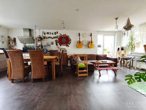 Wohnen / Essen - Erdgeschoss-Wohnung in Gäufelden-Nebringen mit schöner Terrasse und Garten