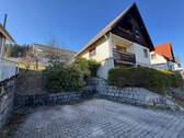 Ansicht mit 2 Kfz.-Stellplätze - 4 Zimmer Einfamilienhaus zum Kaufen in Schönwald im Schwarzwald