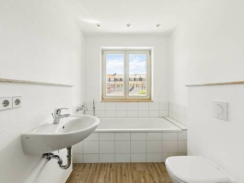Ansicht II: Badezimmer - Etagenwohnung mit 61,10 m&sup2; in Dresden zur Miete