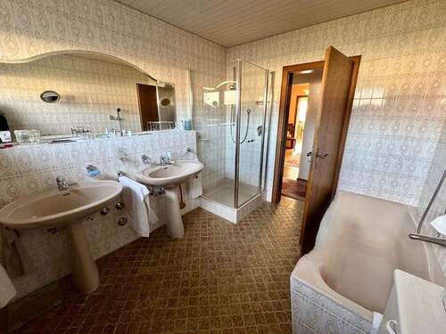 Badezimmer EG - 6 Zimmer Mehrfamilienhaus, Wohnhaus in Stolberg