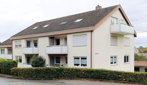 Blick auf´s Haus v. d. Strasse - Schöne 3,5 Zimmer Wohnung in Biberach