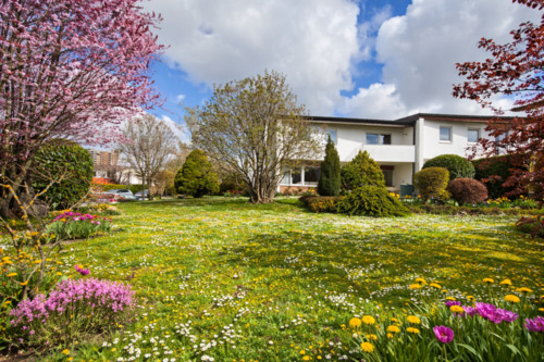Gartenidylle - Fast wie ein Einfamilienhaus: ca. 9 Meter Breite + außergewöhnlich großer Garten