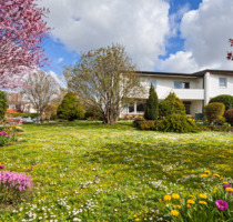 Fast wie ein Einfamilienhaus: ca. 9 Meter Breite + außergewöhnlich großer Garten - Bietigheim-Bissingen