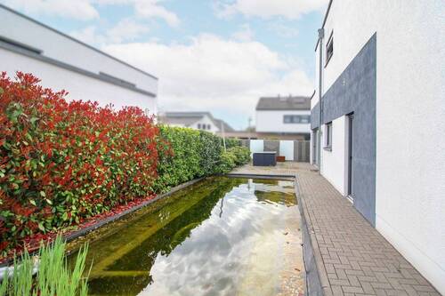 Terrasse mit Teich - 