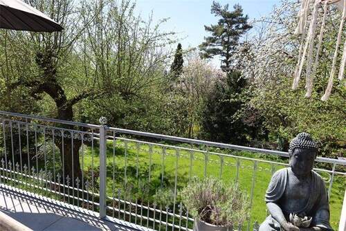 Blick vom Balkon in den Garten - 