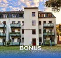 Sonnig und grün! Hochwertig sanierte Altbauwohnung mit Balkon & großem Grundstück in Dresden+++