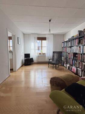 Wohnzimmer - 3 Zimmer Etagenwohnung zum Kaufen in Stuttgart