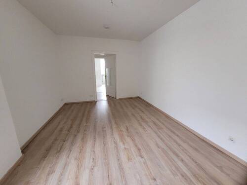 Einblick Wohnzimmer Bild 2 - 
