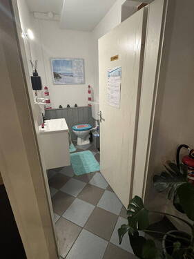 EG WC - 