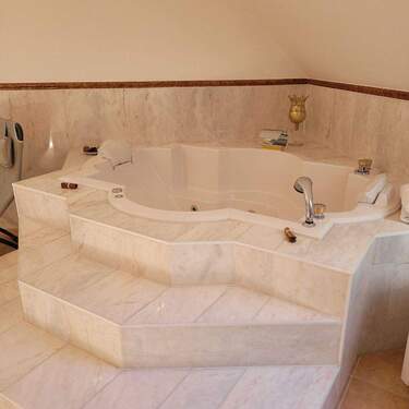 Wellnesswanne Bad OG - 