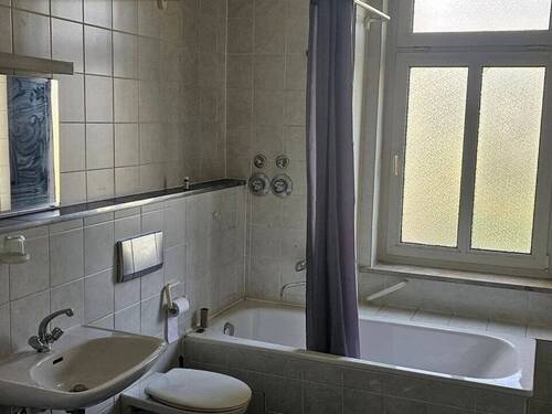 Bad1 - 6 Zimmer Etagenwohnung zur Miete in Chemnitz