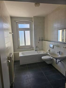 Bad2 - 6 Zimmer Etagenwohnung in Chemnitz