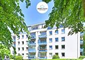 Bild 1 - Ruhige Wohnstraße, beste Anbindung. Blick in die Baumkronen.