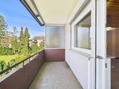 Balkon - Helle 2-3 Zi. Wohnung mit Balkon im 1 OG.