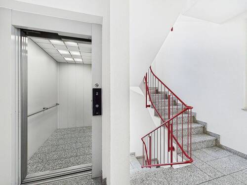 Aufzug_Treppenhaus - 