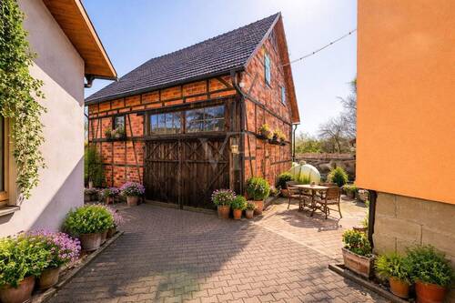 Gestaltungsmöglichkeit Innenhof - KI generiert - Einfamilienhaus mit 140,00 m&sup2; in Bad Rodach / Heldritt zum Kaufen