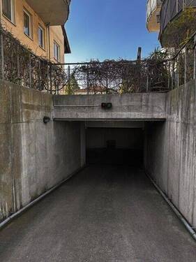Tiefgarageneinfahrt - 