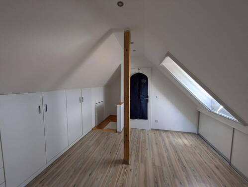 Ankleidezimmer, Blick auf HWR - 