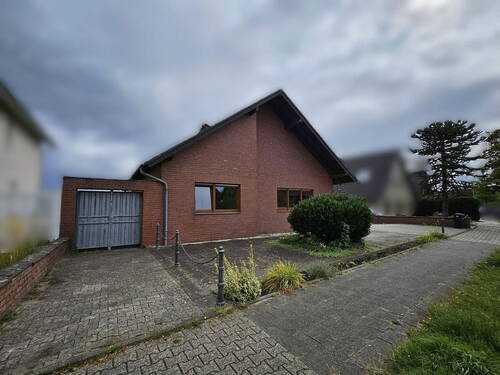 Frontansicht - Freistehendes Einfamilienhaus in Lich-Steinstrass
