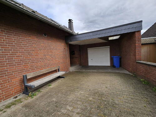 Einfahrt und Garage - Einfamilienhaus mit 227,00 m² in Jülich zum Kaufen
