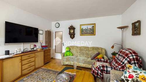 Wohnzimmer 2 - 3 Zimmer Etagenwohnung zum Kaufen in Germering