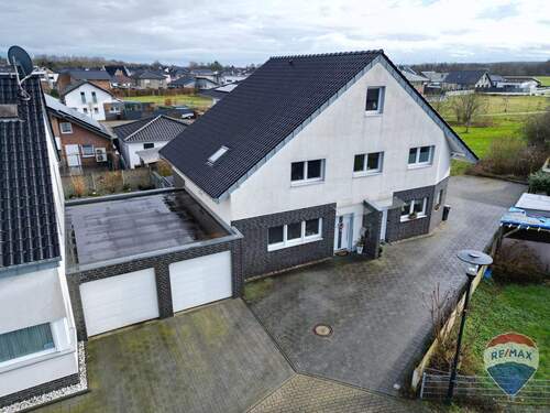 Außenaufnahmen - 8 Zimmer Mehrfamilienhaus, Wohnhaus zum Kaufen in Hueckelhoven