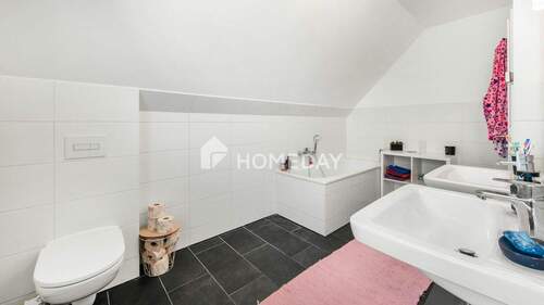 1. OG Badezimmer 2 - 