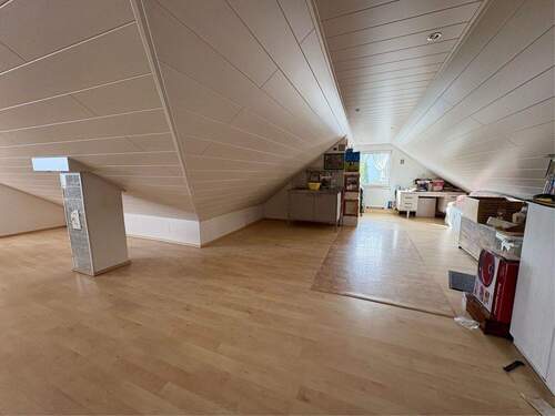 ausgebautes DG m. Blick Richtung Kochen u. Bad - 