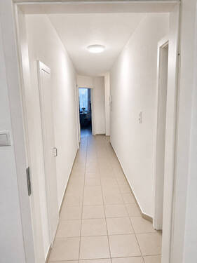 Flur - 2 Zimmer Etagenwohnung zur Miete in Ludwigshafen