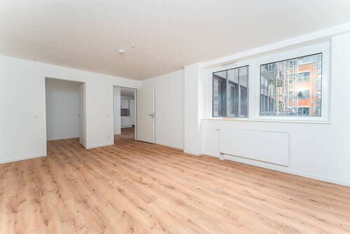 Schlafzimmer mit Zugang zum Ankleidezimmer - Etagenwohnung mit 82,00 m² in Bremen zur Miete