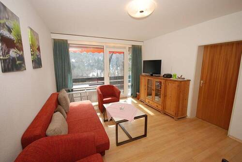 Wohnzimmer - Drei-Zimmer-Wohnung im Apartmenthaus Am Schroffen mit Schwimmbad