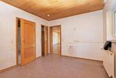 Kueche mit praktischem Abstellraum - 