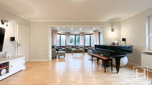 Offenes Wohnzimmer - 5 Zimmer Einfamilienhaus zum Kaufen in Bad Segeberg