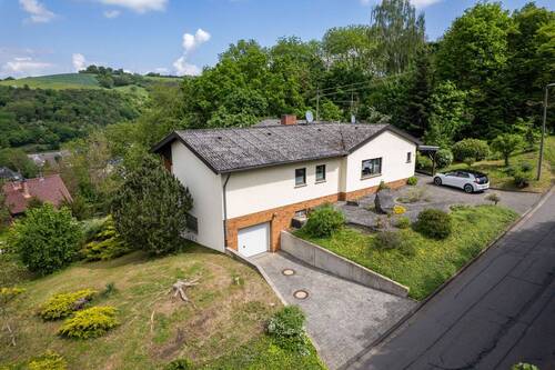 Straßenfront - 4 Zimmer Einfamilienhaus zum Kaufen in Burgbrohl