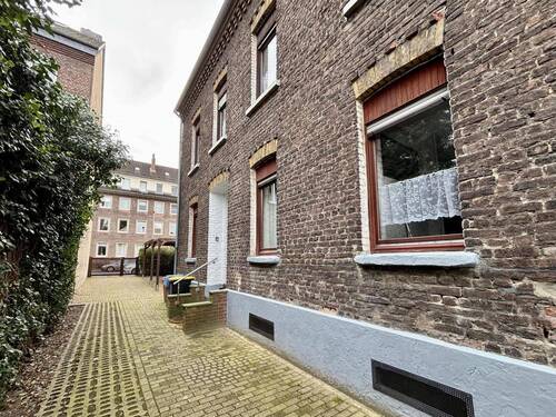 Außenansicht - 8 Zimmer Doppelhaushälfte zum Kaufen in Krefeld