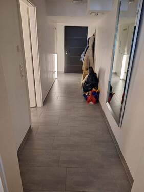 Flur - 3 Zimmer Etagenwohnung zur Miete in Bergisch Gladbach
