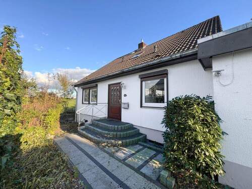 Vorderseite - Eingangsbereich - 5 Zimmer Einfamilienhaus in Schönbek