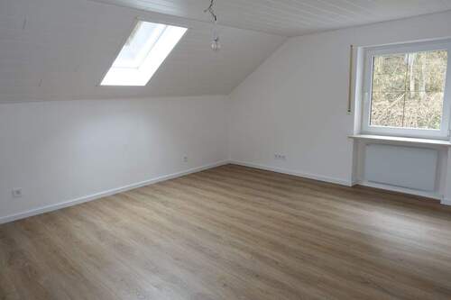 Schlafzi 1 - 4 Zimmer Etagenwohnung in Kraiburg