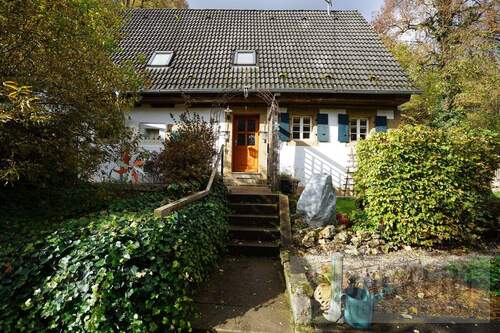 Ansicht - Landleben pur! Uriges Wohnhaus mit Scheune und viel Charakter