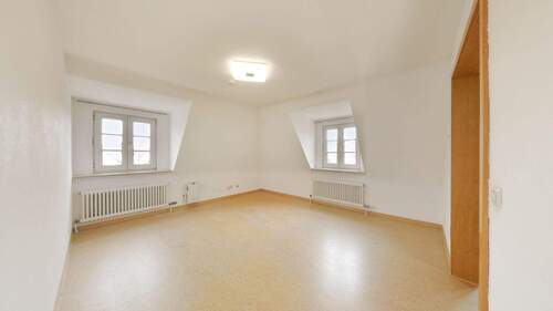 Wohnzimmer - 3 Zimmer Etagenwohnung zum Kaufen in Salach