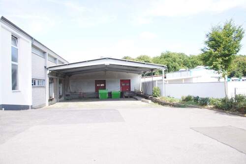 Zufahrt Ennsstraße - Halle in Krefeld zur Miete