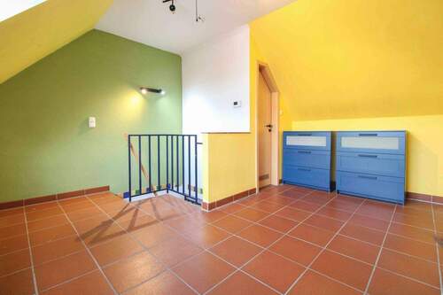 Durchgangszimmer DG - Reihenmittelhaus mit 94,00 m&sup2; in Butzbach zum Kaufen