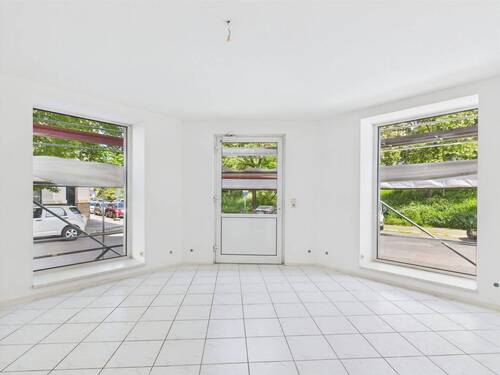 Eingangsbereich - Gewerbeeinheit: Eckbüro mit Fußbodenheizung in gepflegtem MFH