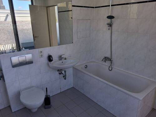 Badezimmer mit Wanne - 