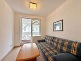 Wohnbereich mit Balkonzugang - 2 Zimmer Etagenwohnung zum Kaufen in Binz