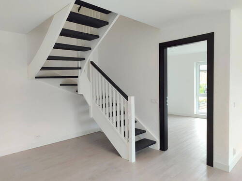 Treppe und Büro Eingangstür EG - 